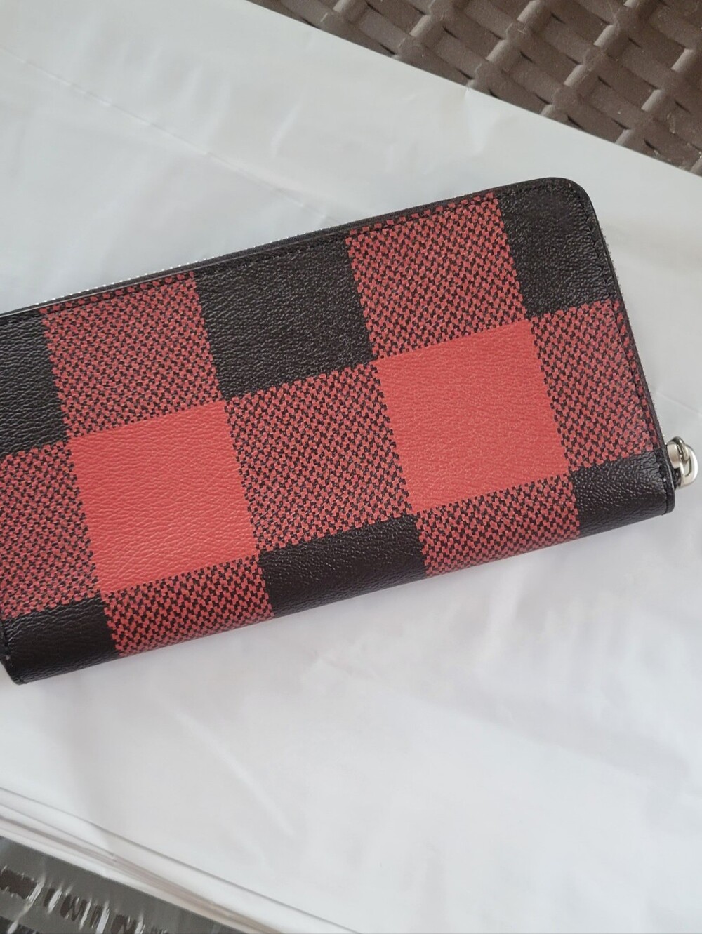 NWT Coach Red & Black Buffalo Check Zip Wallet - Picture 2 of 5